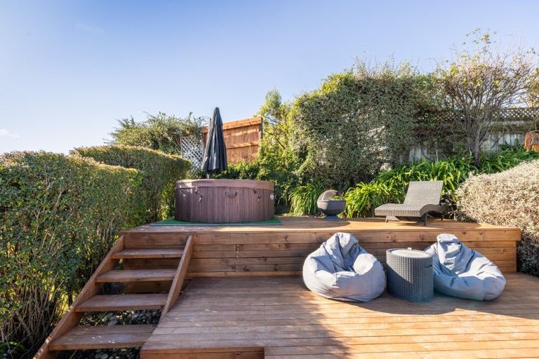 Photo of property in 33 Palmerston Road, Havelock North, 4130