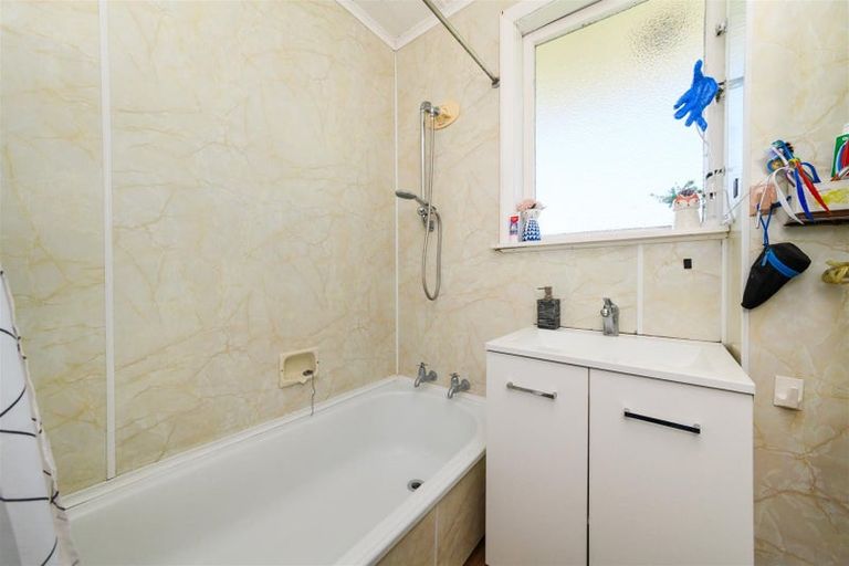 Photo of property in 33 Holland Crescent, Bulls, 4818