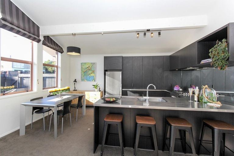 Photo of property in 22 Nevada Drive, Merrilands, New Plymouth, 4312