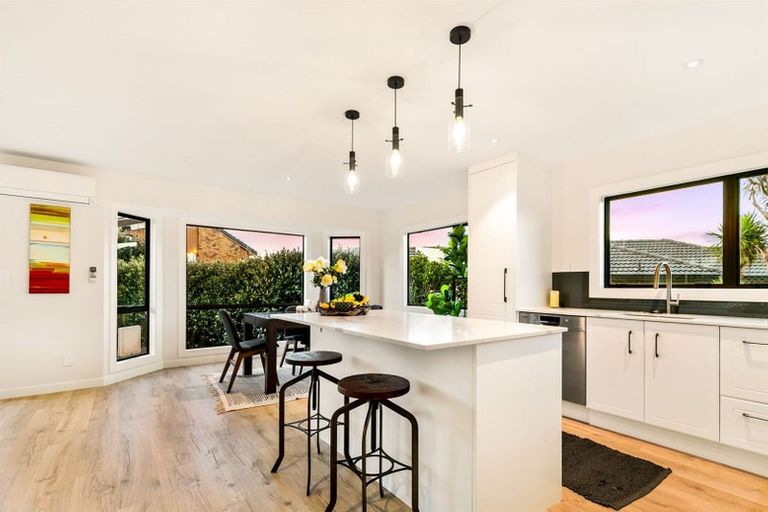 Photo of property in 3/163 Hobsonville Road, West Harbour, Auckland, 0618