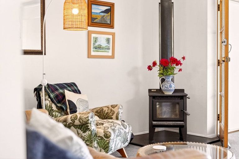 Photo of property in 47 Ferry Road, Martinborough, 5711