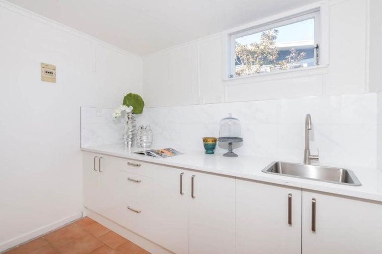 Photo of property in 1 Kamara Road, Glen Eden, Auckland, 0602