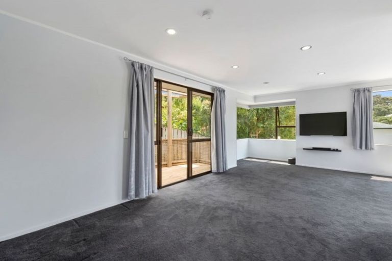 Photo of property in 2/15 Flavia Close, Torbay, Auckland, 0630