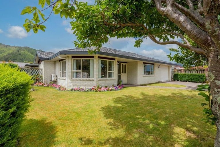 Photo of property in 11 Belvedere Avenue, Waikanae, 5036