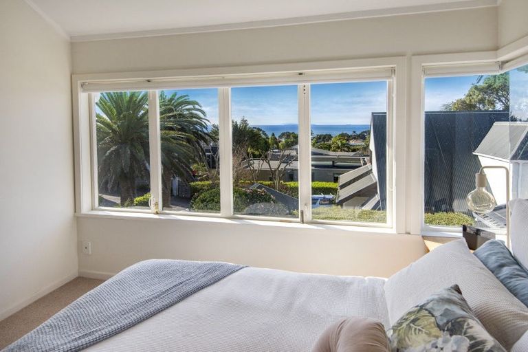 Photo of property in 1/11a Hauraki Road, Hauraki, Auckland, 0622