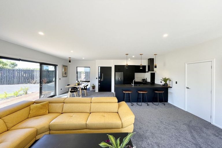 Photo of property in 16 Whitestone Crescent, Weston, Oamaru, 9401