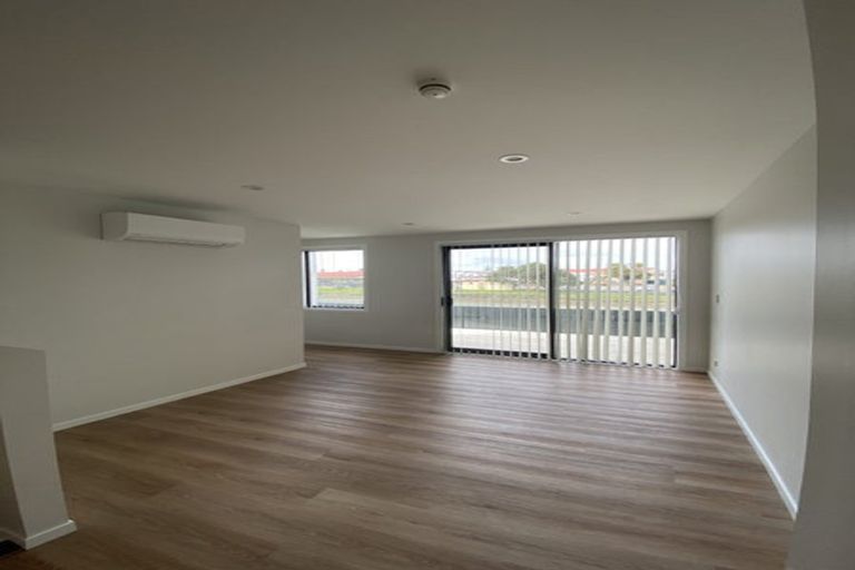 Photo of property in 21 Pukakaho Lane, Papatoetoe, Auckland, 2025