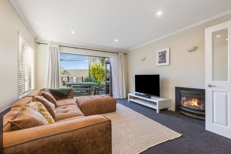 Photo of property in 8 Bowman Place, Whitby, Porirua, 5024
