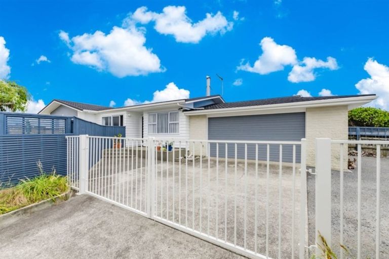 Photo of property in 76 Gray Avenue, Paraparaumu Beach, Paraparaumu, 5032