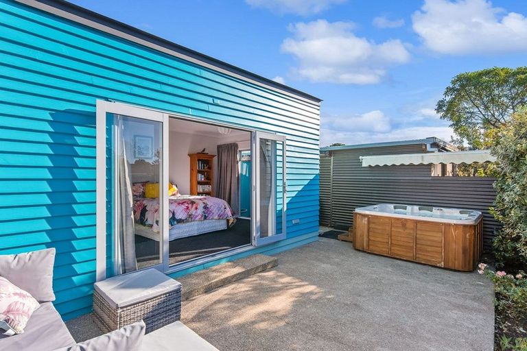 Photo of property in 9 Mahana Road, Paraparaumu Beach, Paraparaumu, 5032