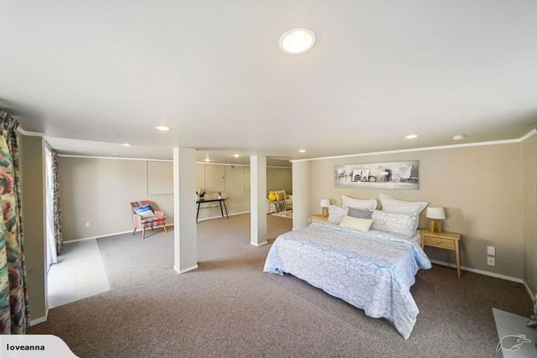 Photo of property in 16 Ransom Smyth Drive, Goodwood Heights, Auckland, 2105
