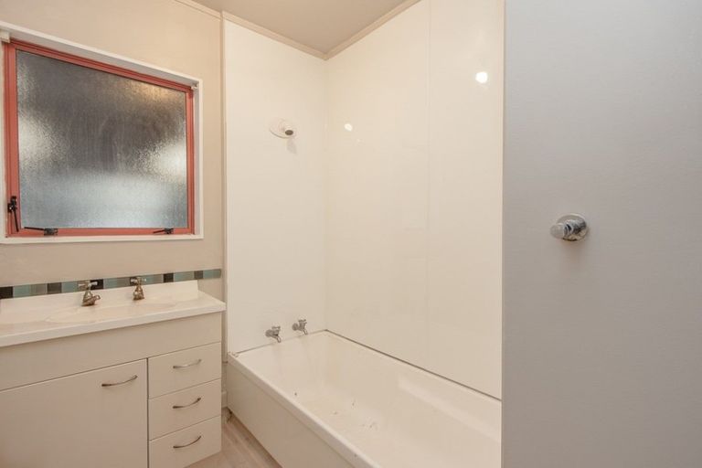 Photo of property in 95a Pohutukawa Drive, Owhata, Rotorua, 3010