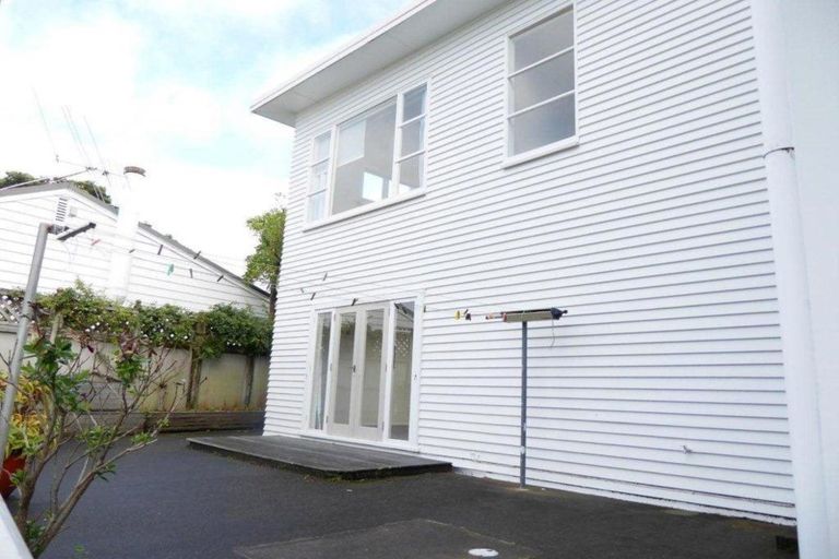 Photo of property in 92 Seatoun Heights Road, Seatoun, Wellington, 6022