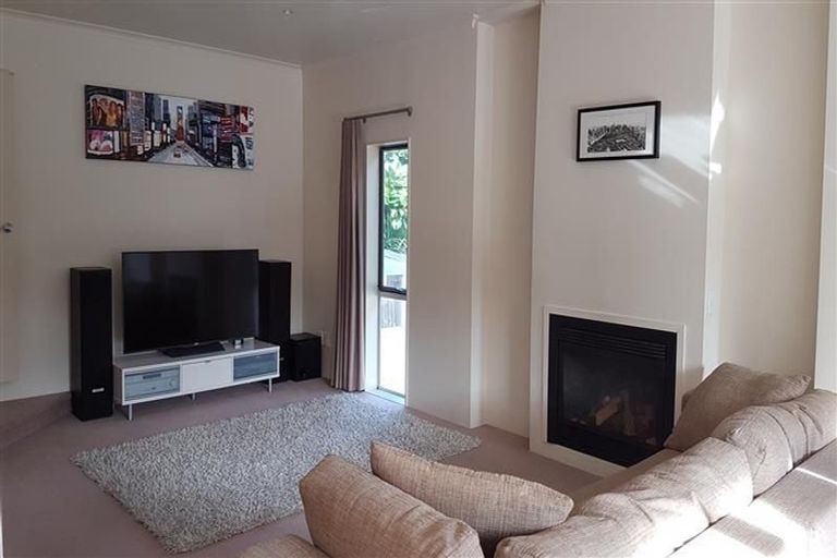 Photo of property in 7b Cliff Road, Torbay, Auckland, 0630