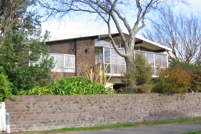 Photo of property in 2 Palliser Place, Milson, Palmerston North, 4414