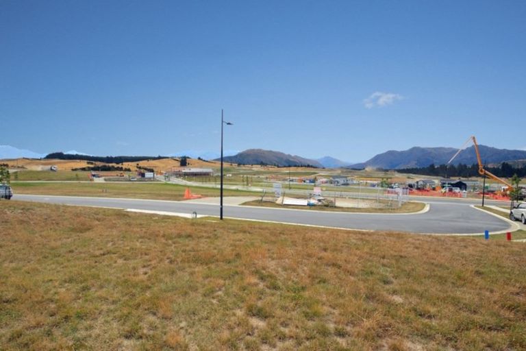 Photo of property in 7 Bargour Street, Wanaka, 9305