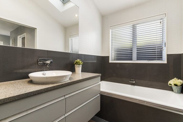 Photo of property in 19 Patons Road, Howick, Auckland, 2014