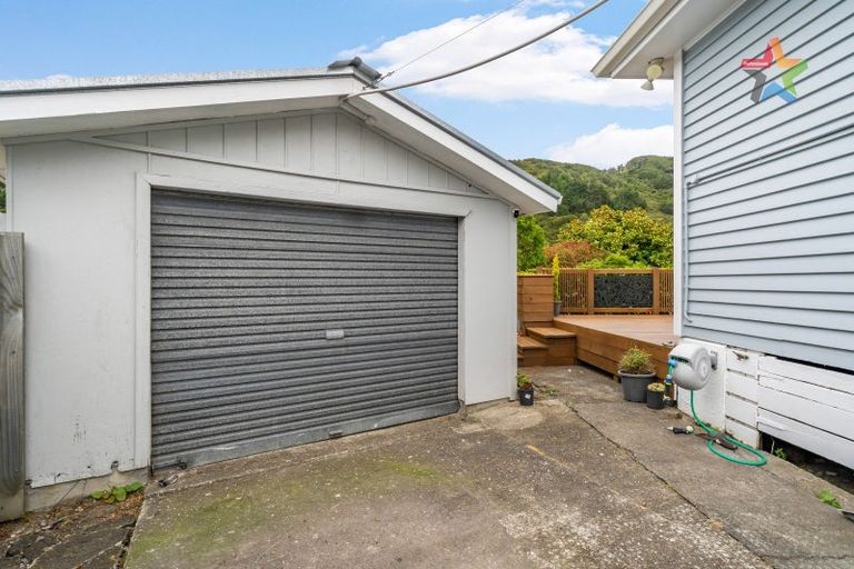 Photo of property in 35 Lees Grove, Wainuiomata, Lower Hutt, 5014