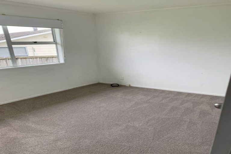 Photo of property in 31 Fitzherbert Avenue, West Harbour, Auckland, 0618