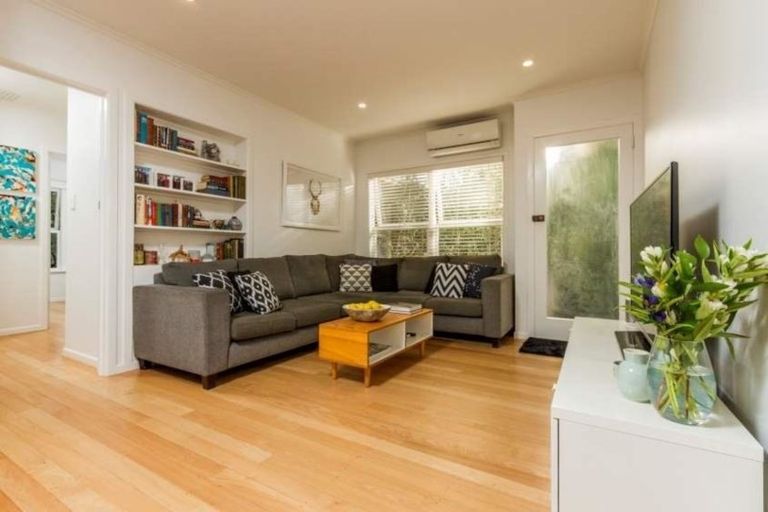 Photo of property in 2/1 Hythe Terrace, Mairangi Bay, Auckland, 0630