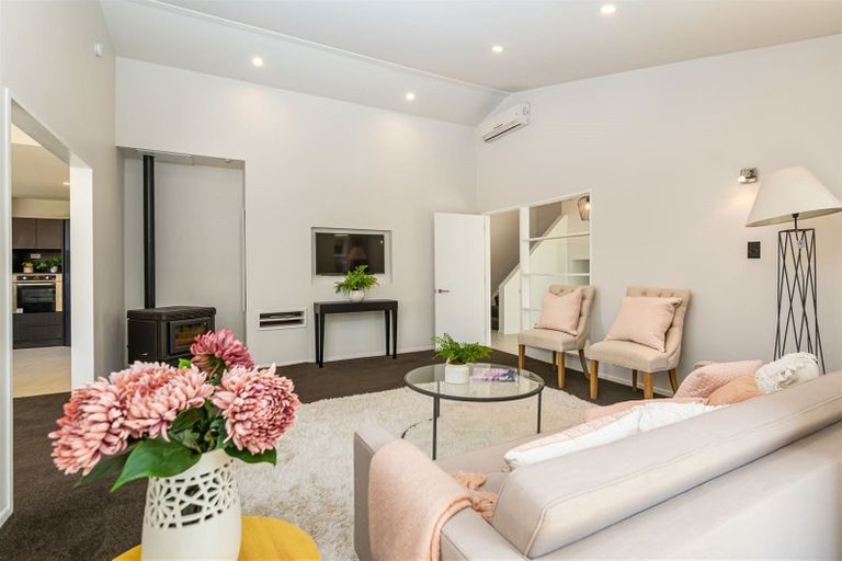 Photo of property in 32 Ambleside Drive, Burnside, Christchurch, 8053