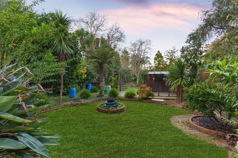 Photo of property in 22 Korotaha Terrace, Rothesay Bay, Auckland, 0630