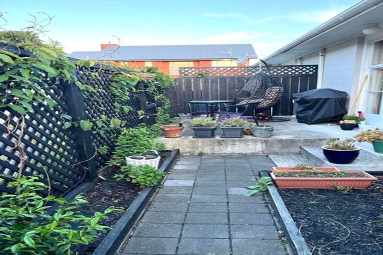 Photo of property in 2/30 Stoneyhurst Street, St Albans, Christchurch, 8014