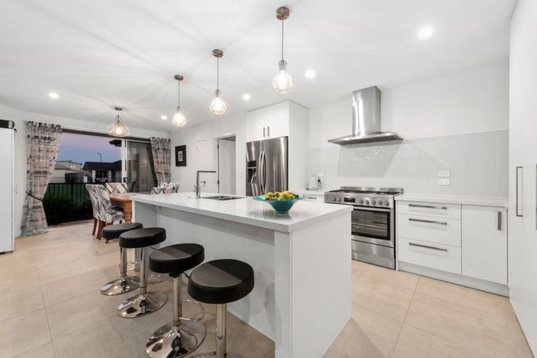 Photo of property in 77 Te Kio Crescent, Papamoa Beach, Papamoa, 3118