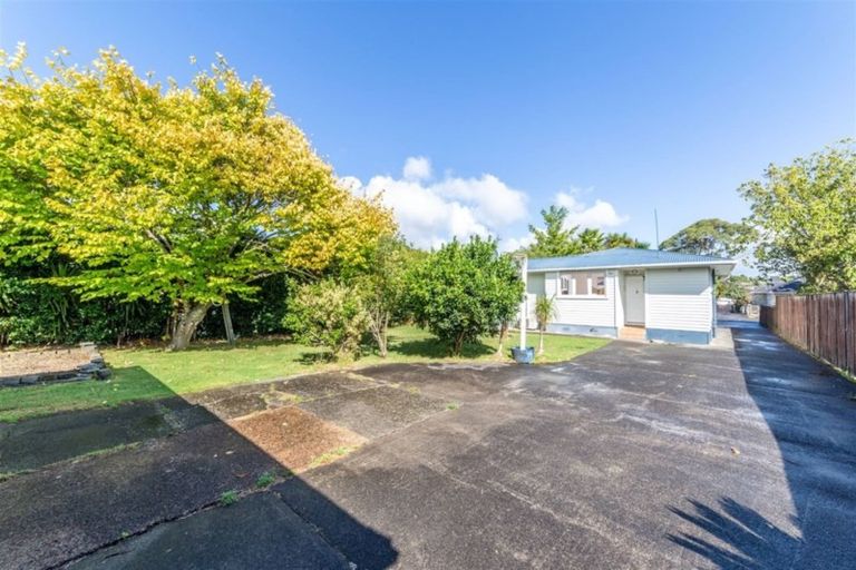 Photo of property in 3 Tamariki Avenue, Kelston, Auckland, 0602