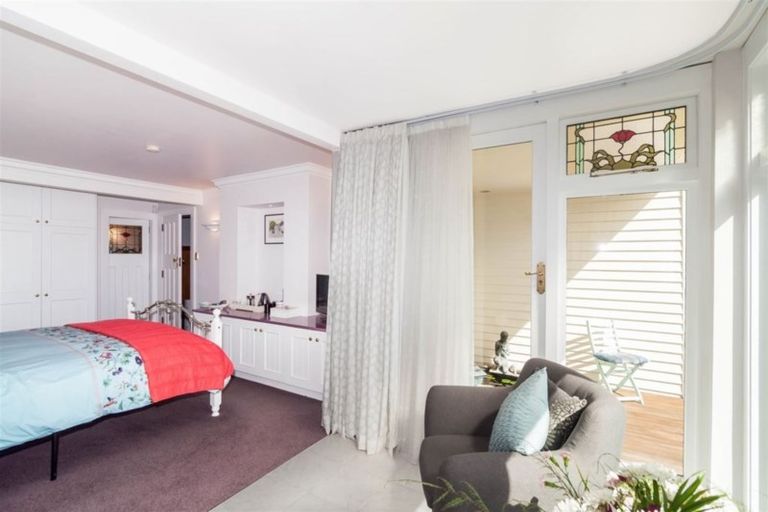 Photo of property in 85 Dyers Pass Road, Cashmere, Christchurch, 8022