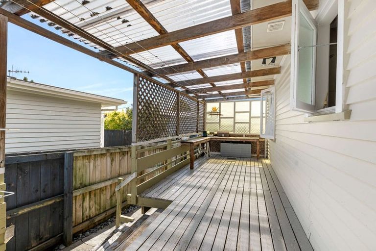 Photo of property in 58 Tiroroa Avenue, Te Atatu South, Auckland, 0610