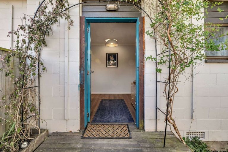 Photo of property in 139d High Street, Oxford, 7430