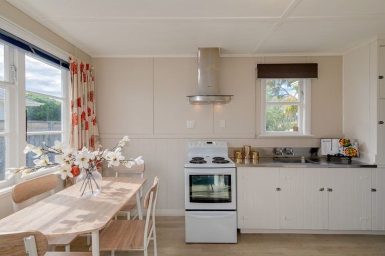 Photo of property in 113 Bowhill Road, New Brighton, Christchurch, 8083