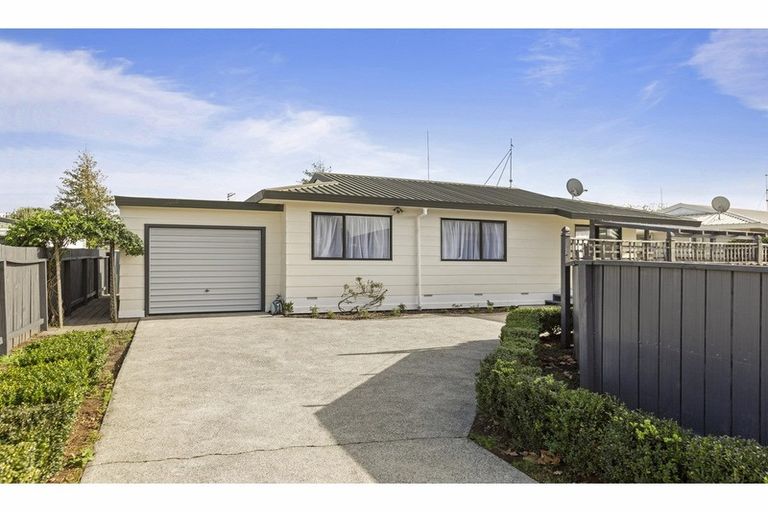 Photo of property in 22 Lloyd Drive, Nawton, Hamilton, 3200