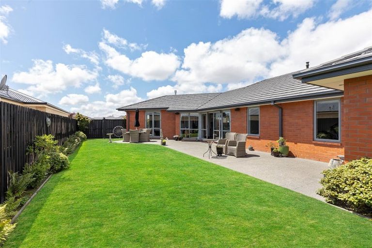 Photo of property in 8 Glen Kerran Close, Broomfield, Christchurch, 8042