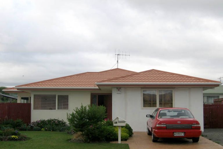 Photo of property in 2 Golf Road, Paraparaumu Beach, Paraparaumu, 5032