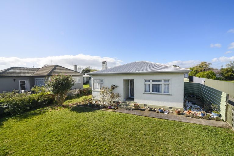 Photo of property in 11 Botanical Road, Takaro, Palmerston North, 4412