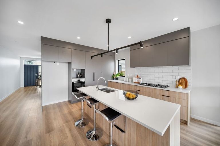 Photo of property in 12 Korowhiti Road, Clarks Beach, 2122