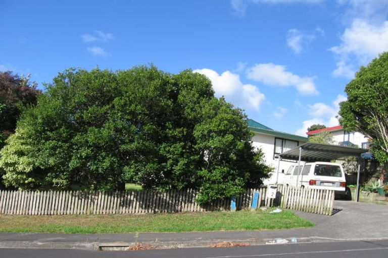 Photo of property in 1/2 Grenadine Place, Unsworth Heights, Auckland, 0632