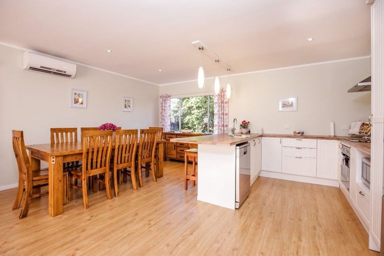 Photo of property in 194a Te Atatu Road, Te Atatu South, Auckland, 0610