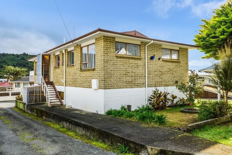 Photo of property in 159 Waikawa Road, Picton, 7220