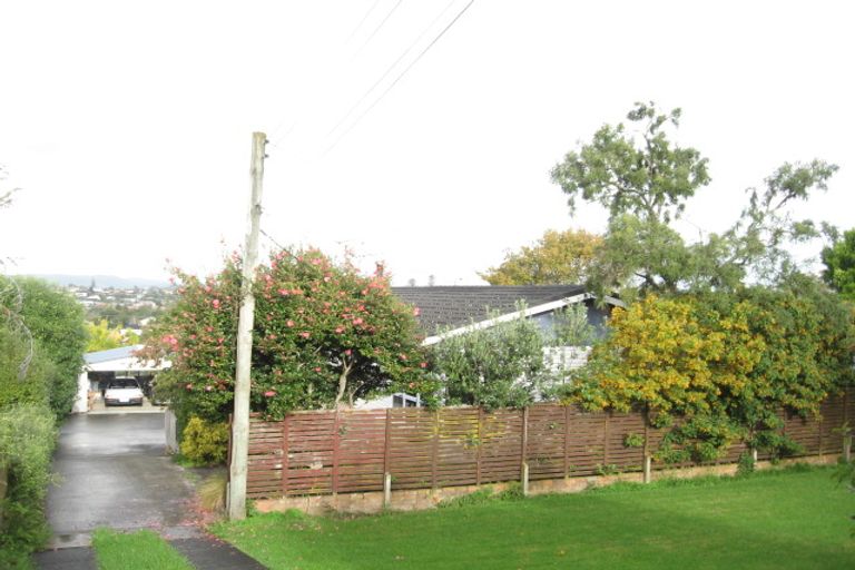 Photo of property in 49 Mellons Bay Road, Mellons Bay, Auckland, 2014