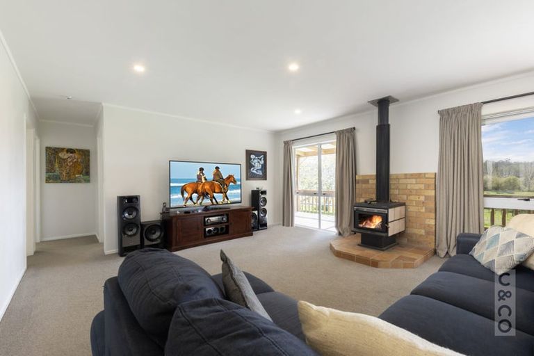 Photo of property in 293 Ararimu Valley Road, Helensville, Waimauku, 0882