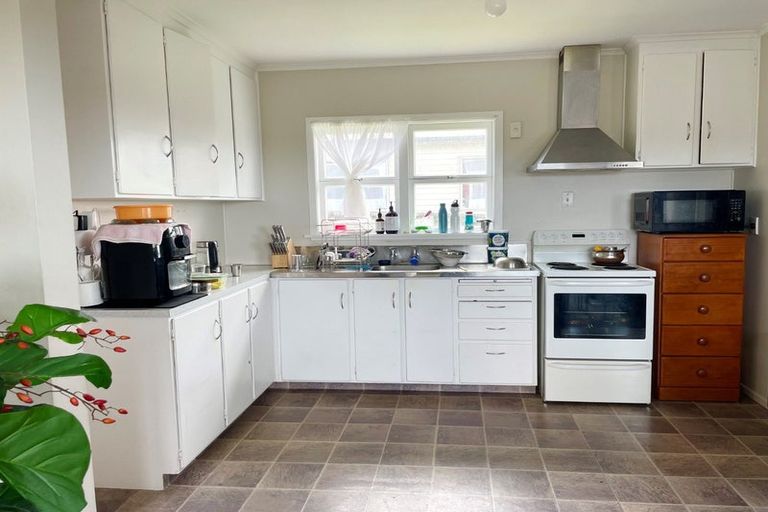 Photo of property in 11 Helleur Road, Massey, Auckland, 0614