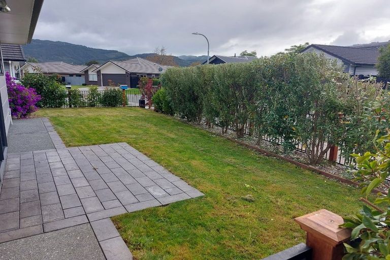 Photo of property in 10 Don Griffin Grove, Trentham, Upper Hutt, 5018