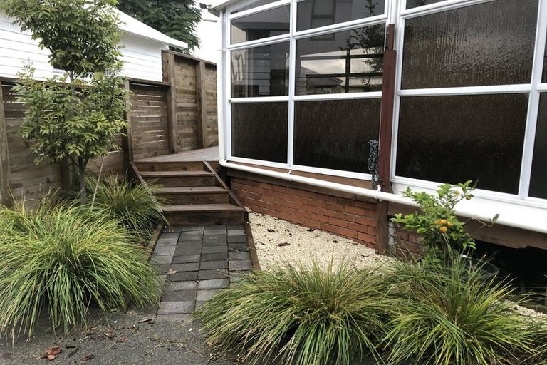 Photo of property in 101 Flanshaw Road, Te Atatu South, Auckland, 0610