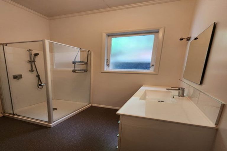 Photo of property in 140 Glenmore Street, Northland, Wellington, 6012