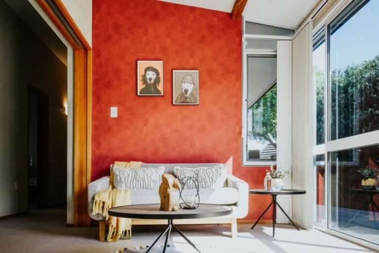 Photo of property in 345 Devonport Road, Tauranga, 3110