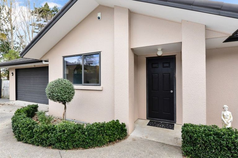 Photo of property in 16 Palm Grove Drive, Western Heights, Hamilton, 3200