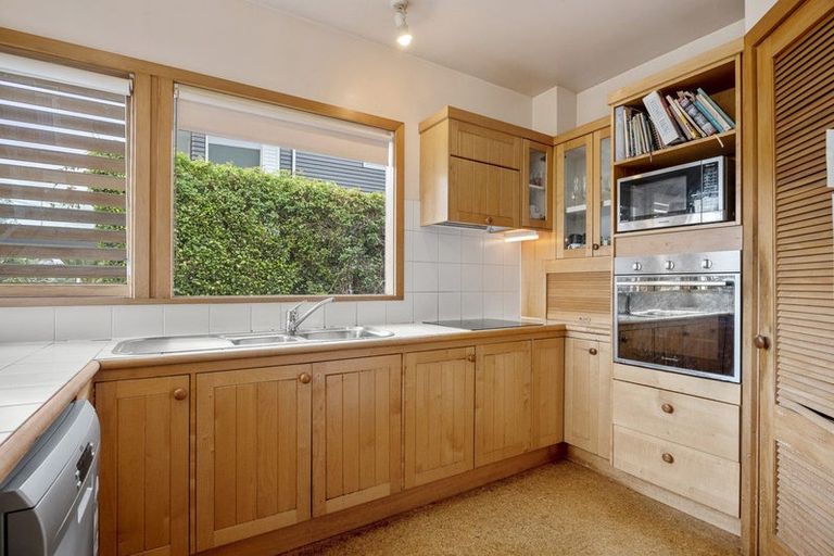 Photo of property in 28 Marine Parade, Mellons Bay, Auckland, 2014